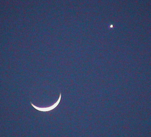 Moon and Venus at twilight: 6:30 pm CST